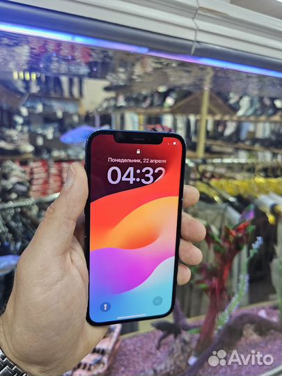 iPhone 12, 64 ГБ