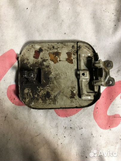 Лючок бензобака Mitsubishi Galant E31