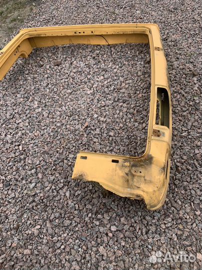 Задняя правая кузовная стойка от спринтер