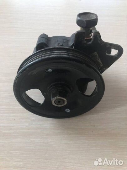 Насос гидроусилителя Nissan Almera 1