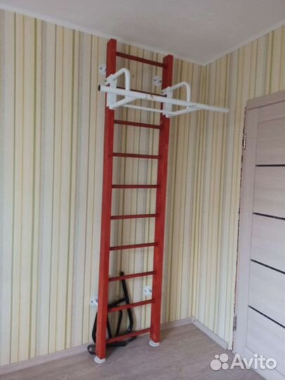 Шведская стенка деревянная с турником