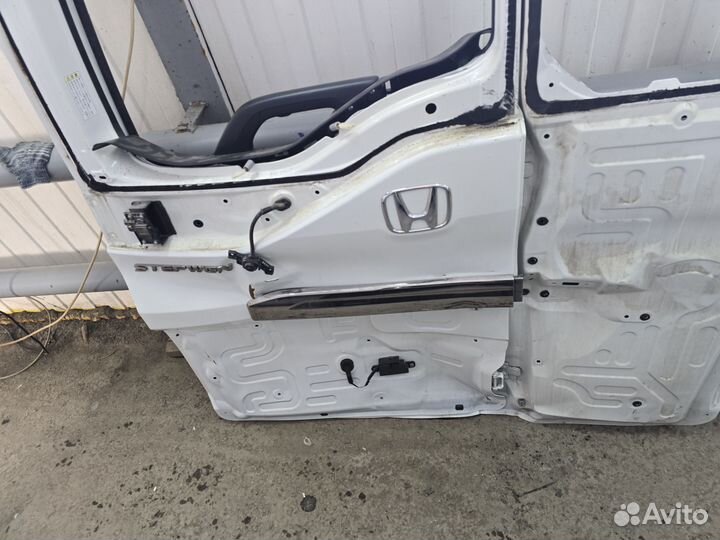 Крышка багажника Honda Stepwgn