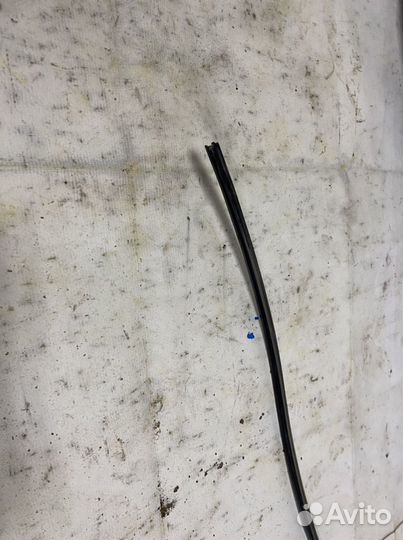 Уплотнительная резинка заднего стекла Lancer 9