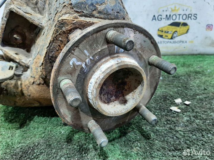 Кулак задний левый Mazda 3 BK седан