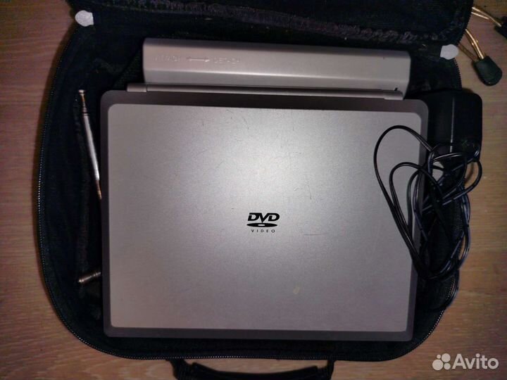 DVD-плеер akira dps-R6706TV