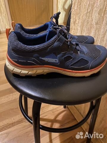 Кроссовки женские