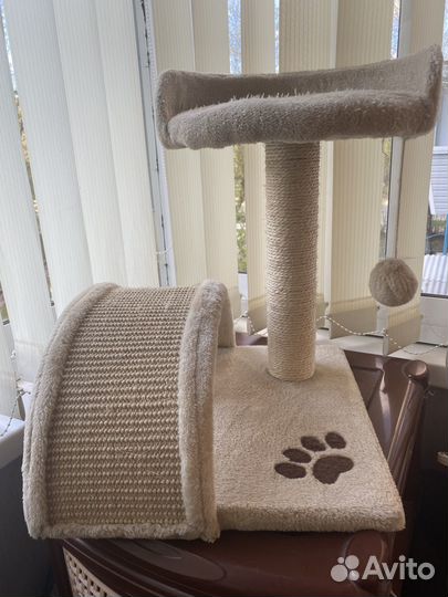 Лежанка для кошек с когтеточкой