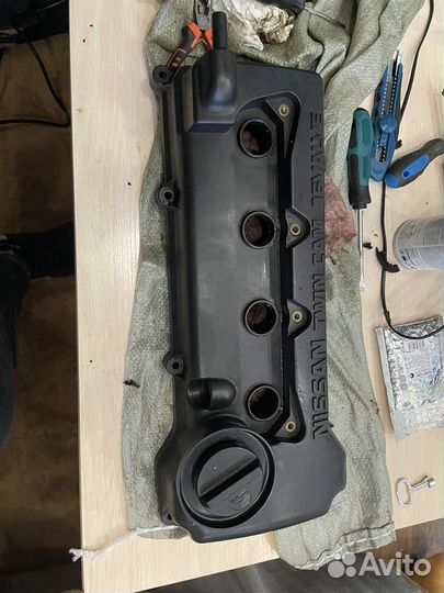 Клапанная крышка Nissan Sunny