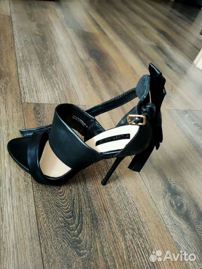 Новые босоножки 36 размер