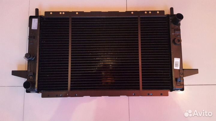 Радиатор двигателя системы охлаждения Ford Sierra