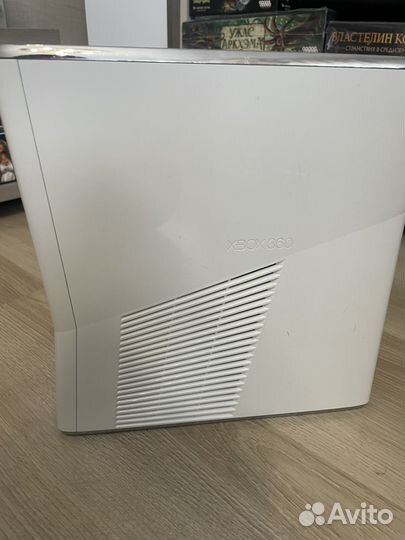 Xbox 360 slim freeboot белый