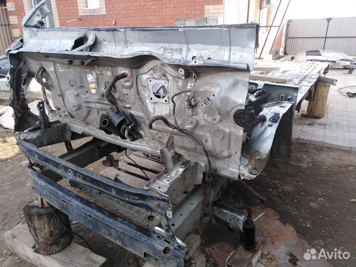 Toyota Hiace H200 2.7 разбор