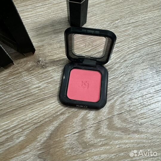 Косметика Armani, Kiko, Dior, surrott
