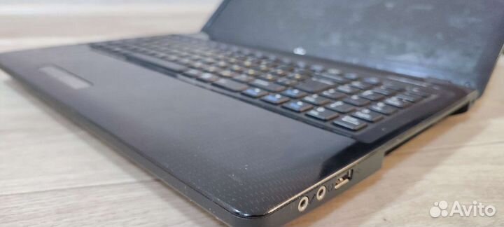 Ноутбук DNS 0146169 в разбор