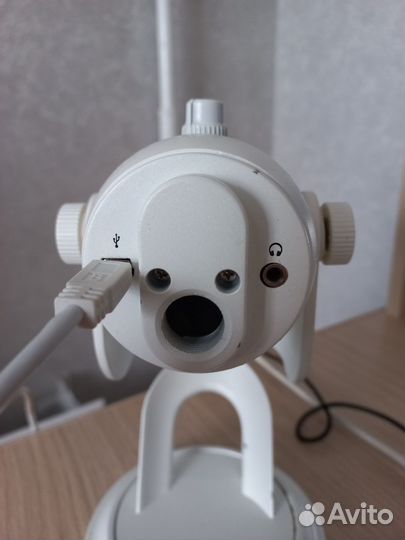 Микрофон blue yeti белый