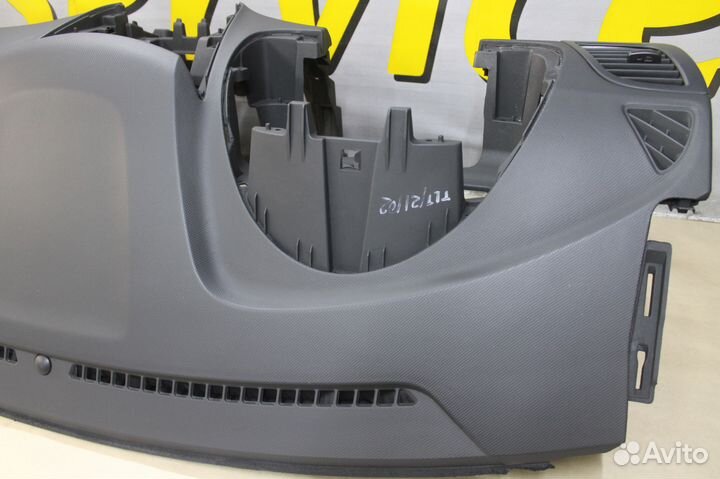 Торпедо Hyundai Solaris приборная панель