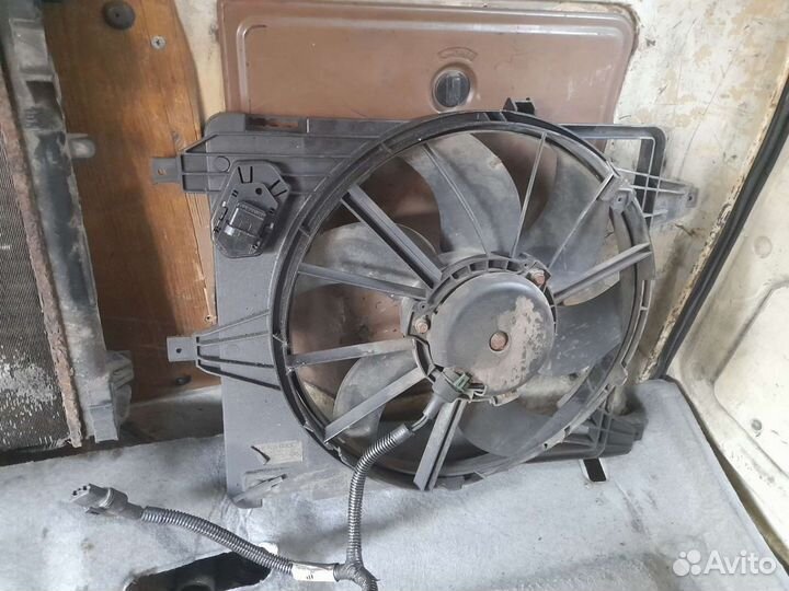 Диффузор на радиатор охлаждения рено логан1