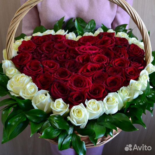 Цветы в корзине