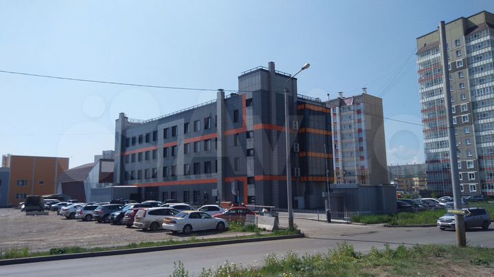 Продаю первый этаж бизнес центра, 480 м²
