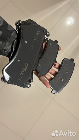 Задние тормозные колодки C63 W205