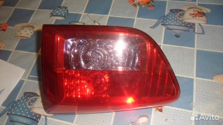 Peugeot 4007 фонарь правый на крышку багажника