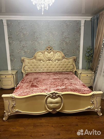 Спальный гарнитур