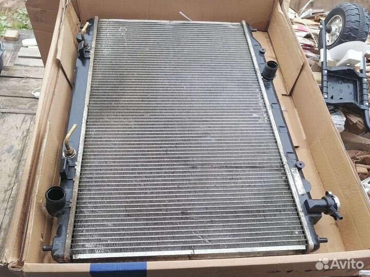 Радиатор нисан