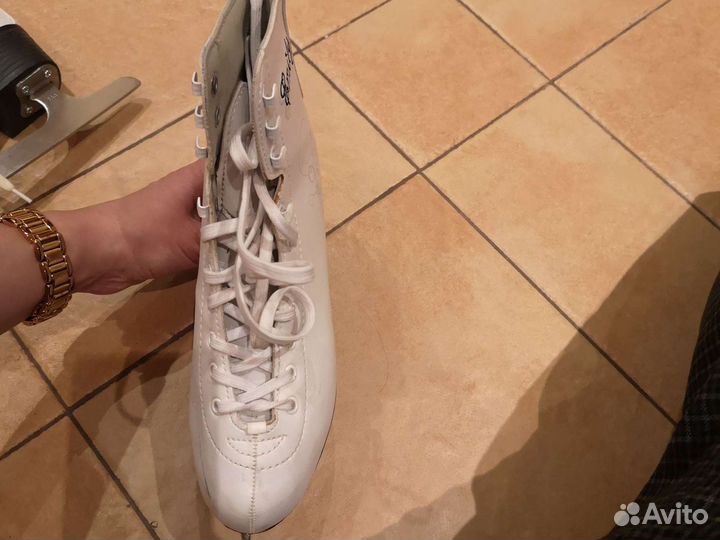 Коньки фиг/бел 33 и 36 размер