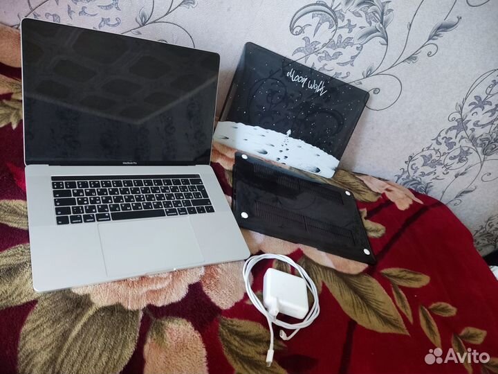 MacBook pro 15 2018 i7 / 16 / 512 / 284 цикла