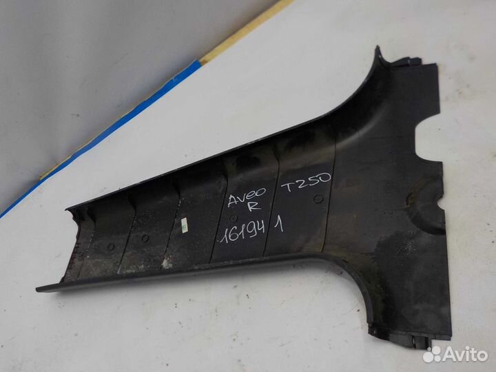 Накладка средней стойки правая Chevrolet Aveo T250