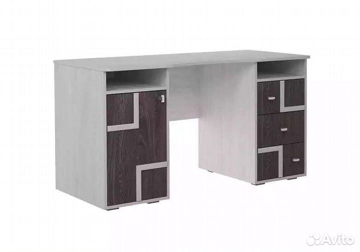 Письменный стол