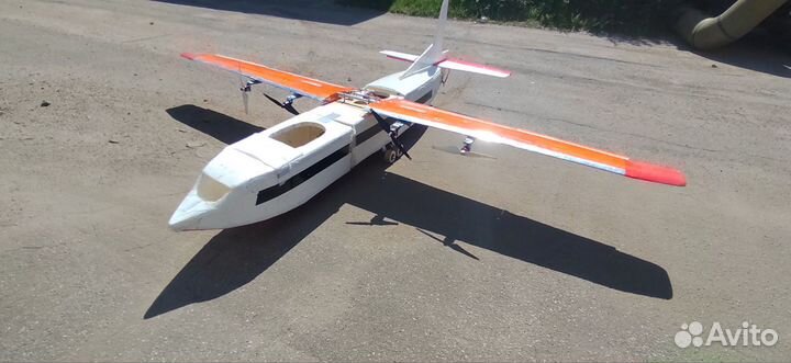 Радиоуправляемый самолет