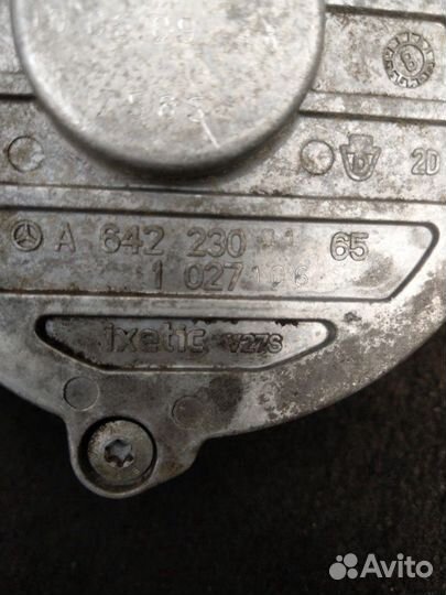 Вакуумный насос мотора OM642 Mercedes A6422300165