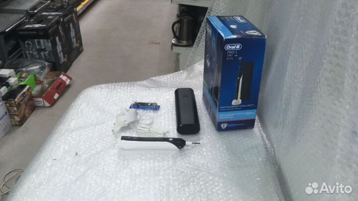 Зубная щетка электрическая Braun Oral-B Pro 750 D1