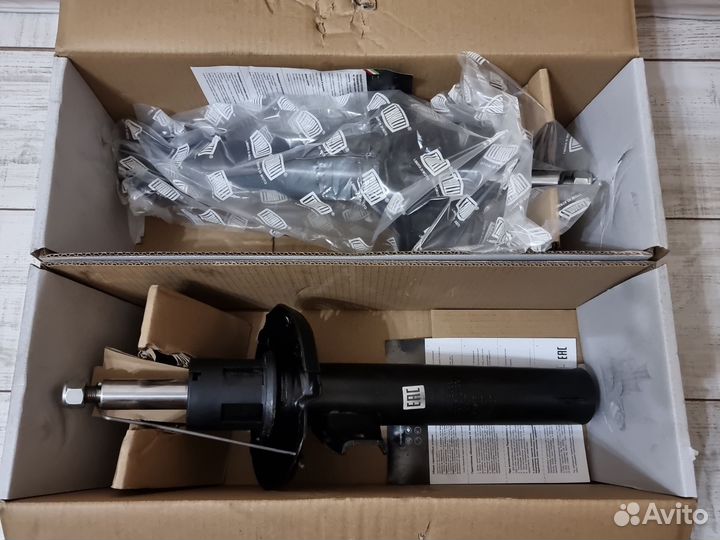 Стойка амортизатора передняя