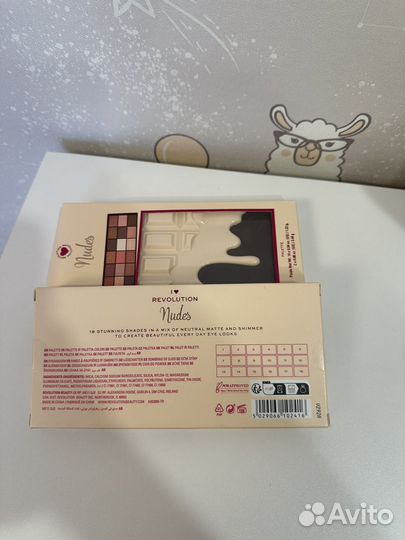 Новая Палитра теней Revolution из Англии