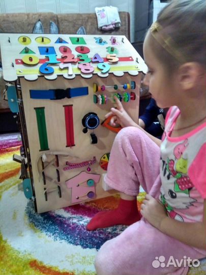 Бизиборд развивающая доска в виде дома