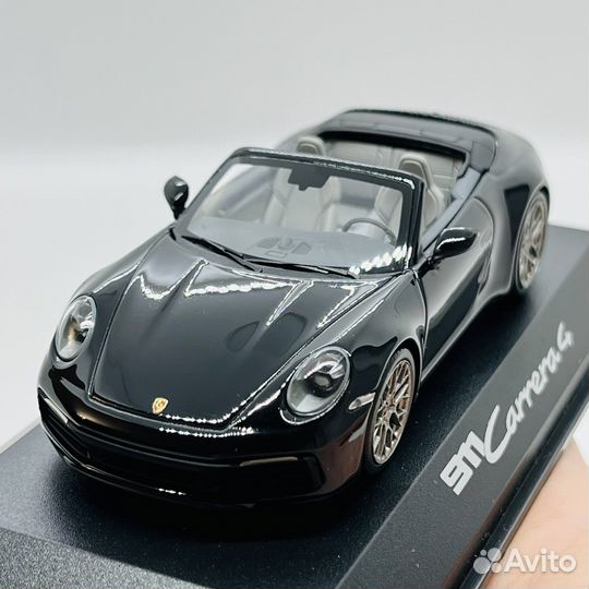 Porsche 911 Carrera 4 Convertible 1/43 Minichamps