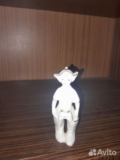 Статуэтка фарфор юный будёновец СССР