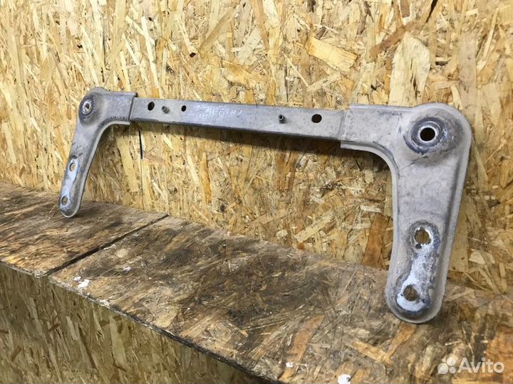 Планка подрамника Renault Megane 2 хетчбек 1.6