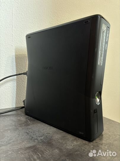 Xbox 360 slim 250gb (прошит, много игр)