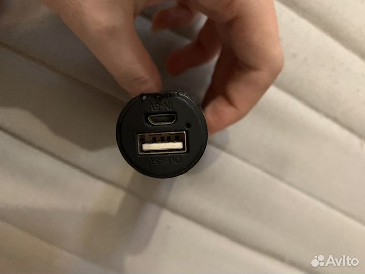 Портативная зарядка бренда “Bang&Olufsen”