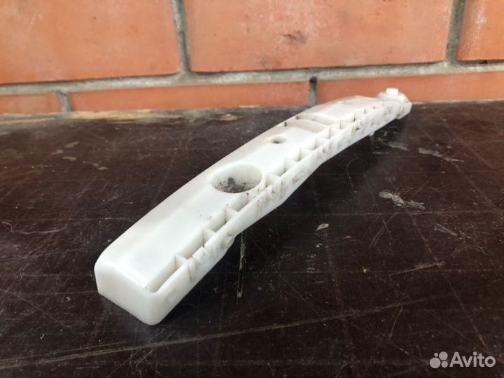 Кронштейн бампера задний левый Nissan Juke 1