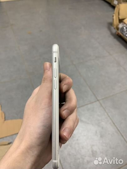 iPhone 8, 64 ГБ