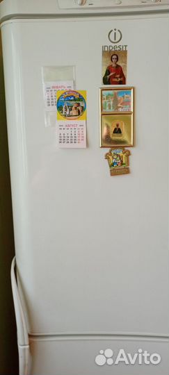 Холодильник Indesit C240G