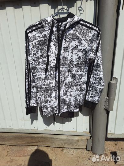 Продаю женские сортивные костюмы