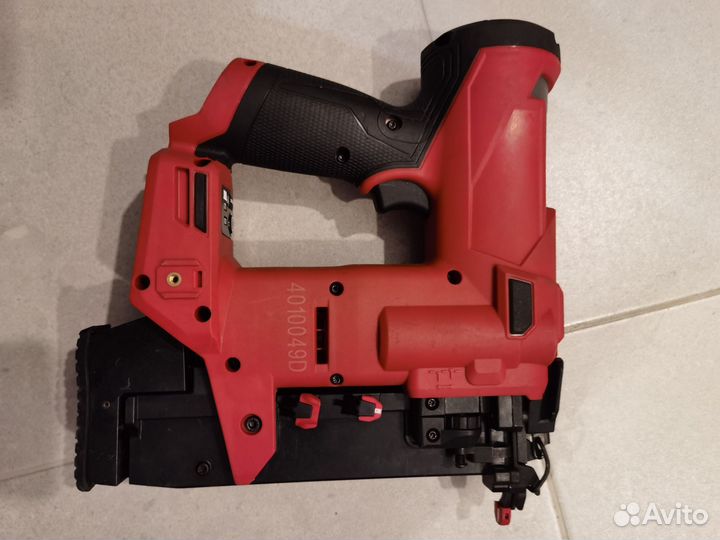 Аккумуляторный нейлер Milwaukee M12 18Ga