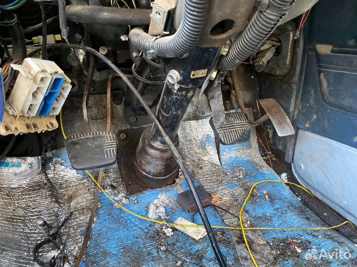 Педали Nissan Homy 4