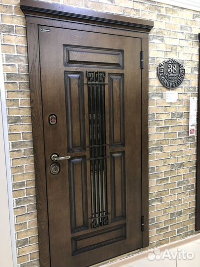 Дверь входная со стеклопакетом