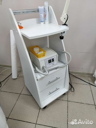 Педикюрная тумба